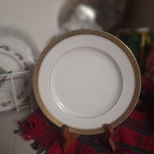 Wentworth Imperial Coronation 2228 Fine China Dinner Plate Gold Filigree Japan